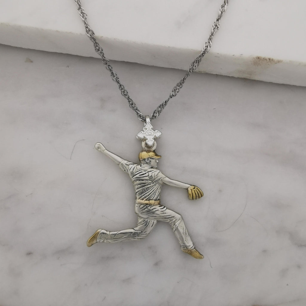 Бейзбол – Мъжки спортен медальон за бейзболист питчър от сребро 925 с частично позлатено покритие – Ръчно изработено бижу талисман – Идеален подарък за спортисти, треньори и фенове – SSJ