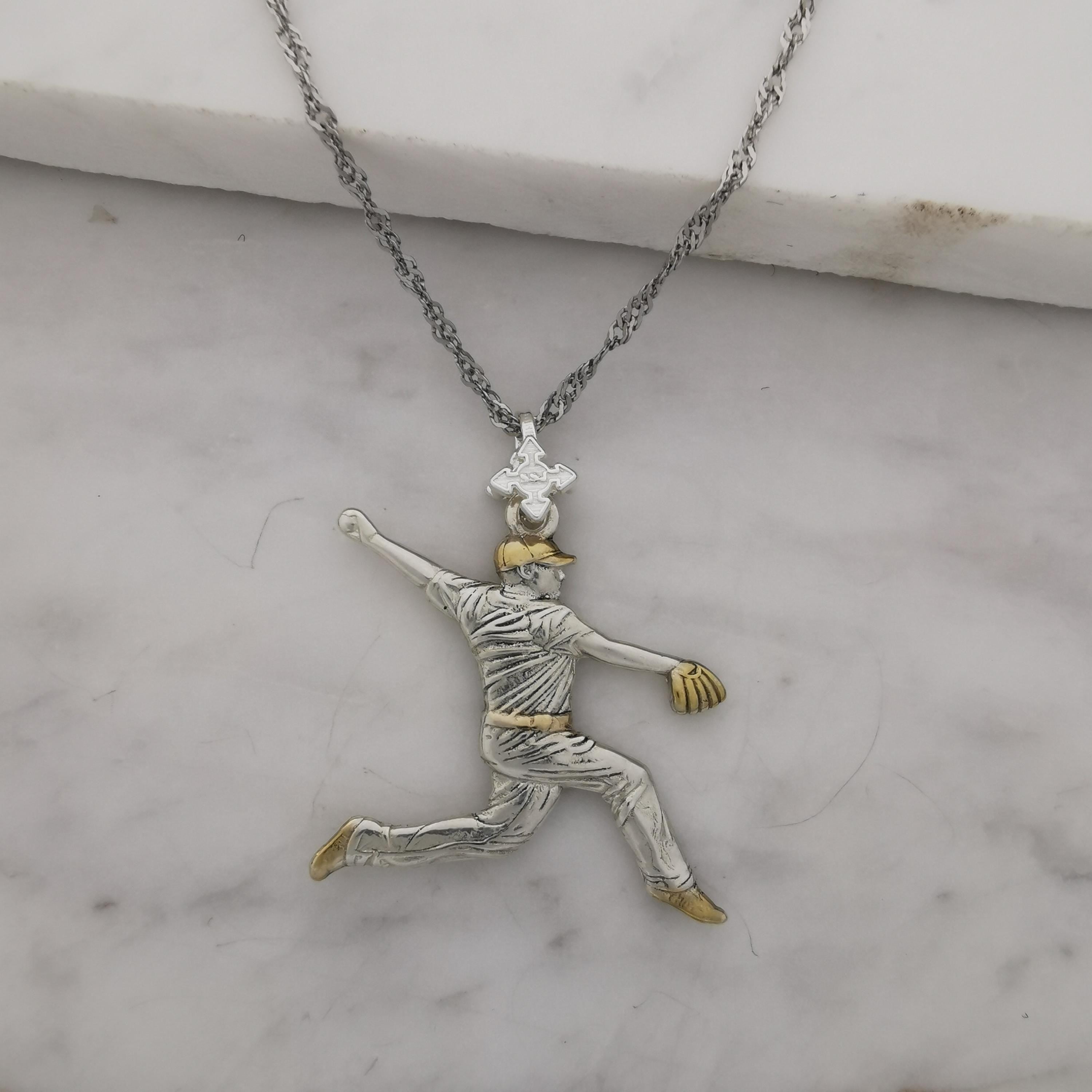 Бейзбол – Мъжки спортен медальон за бейзболист питчър от сребро 925 с частично позлатено покритие – Ръчно изработено бижу талисман – Идеален подарък за спортисти, треньори и фенове – SSJ