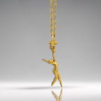 Художествена гимнастика (съчетание с топка) – Дамски спортен медальон от сребро 925 с позлатено покритие – Ръчно изработено спортно бижу – Идеален подарък за жена, фенка на художествената гимнастика – SSJ