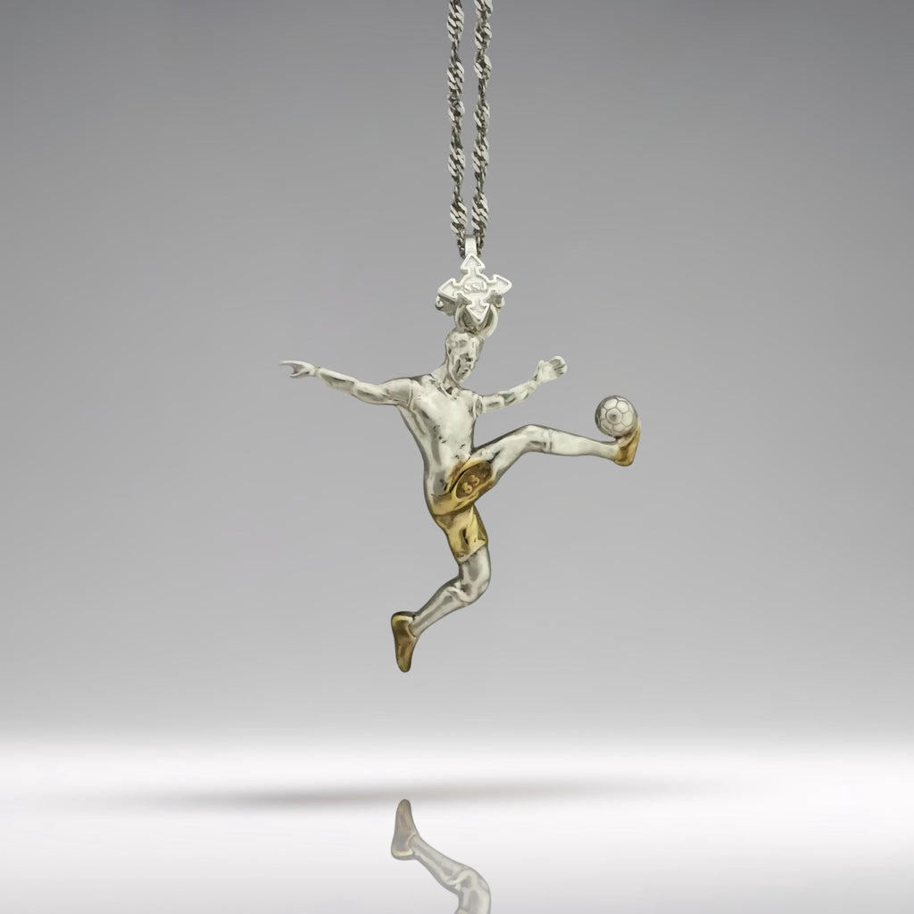 Футболист (воле) – Мъжки спортен медальон от сребро 925 с частично позлатено покритие – Ръчно изработено спортно бижу – Идеален подарък за мъж, фен на футбола – SSJ