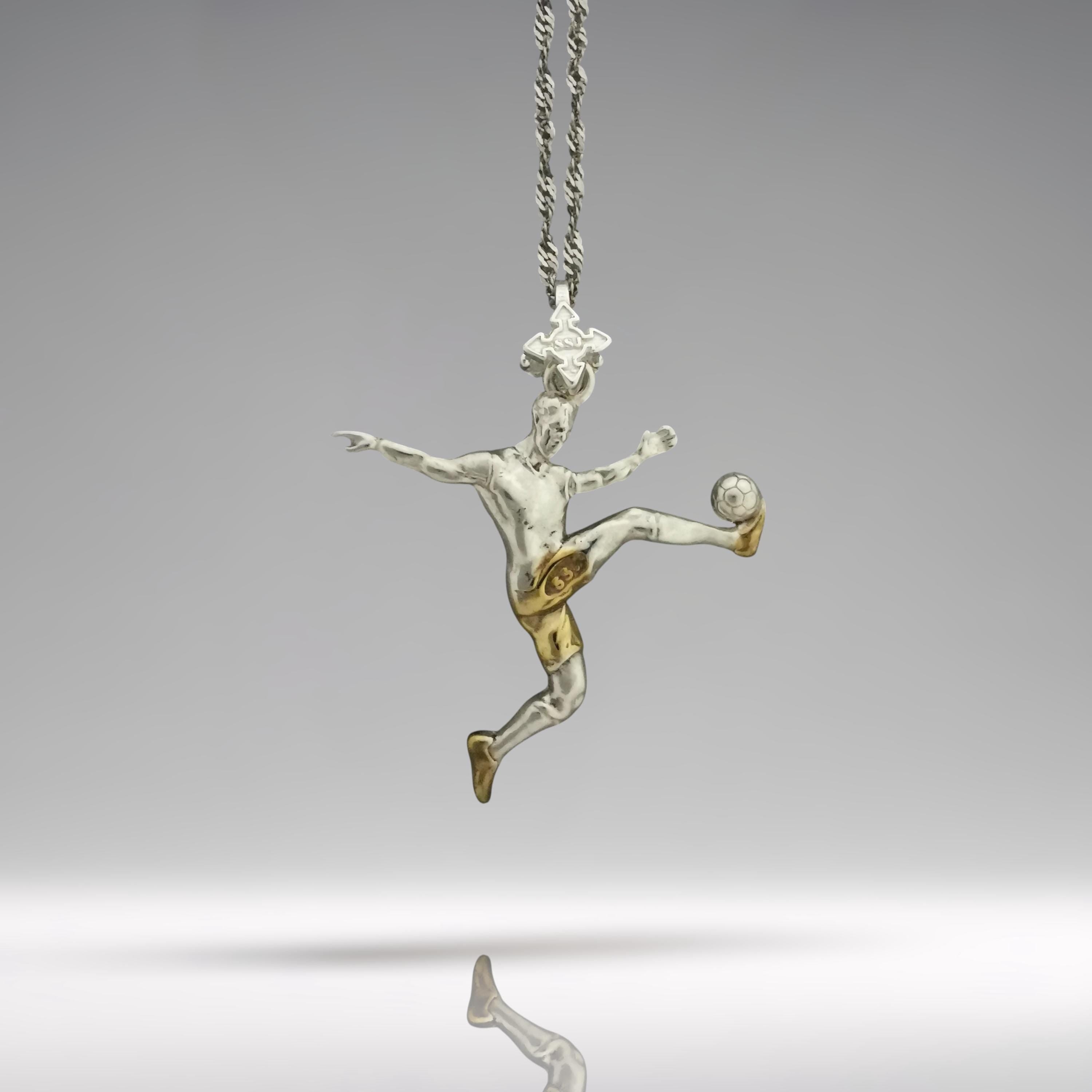 Футболист (воле) – Мъжки спортен медальон от сребро 925 с частично позлатено покритие – Ръчно изработено спортно бижу – Идеален подарък за мъж, фен на футбола – SSJ