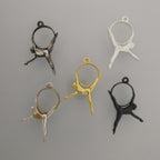 Въздушна акробатика – Женски спортен медальон от сребро 925 с частично 18K позлатено покритие – Ръчно изработено бижу талисман за гимнастички и танцьорки – Идеален подарък за спортист, треньор или фен – SSJ