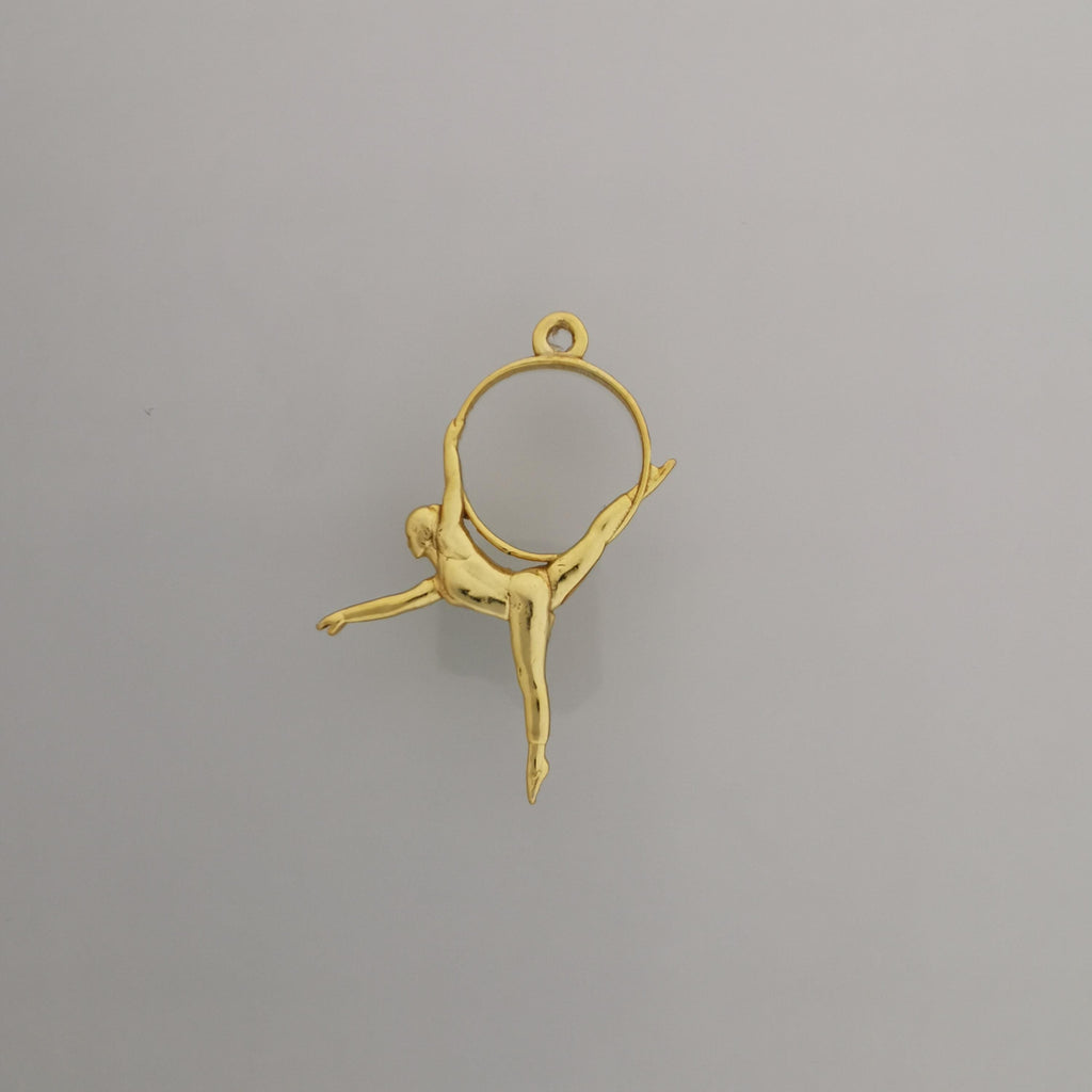 Въздушна акробатика – Женски спортен медальон от сребро 925 с 18K позлатено покритие – Ръчно изработено бижу талисман за гимнастички и танцьорки – Идеален подарък за спортист, треньор или фен – SSJ