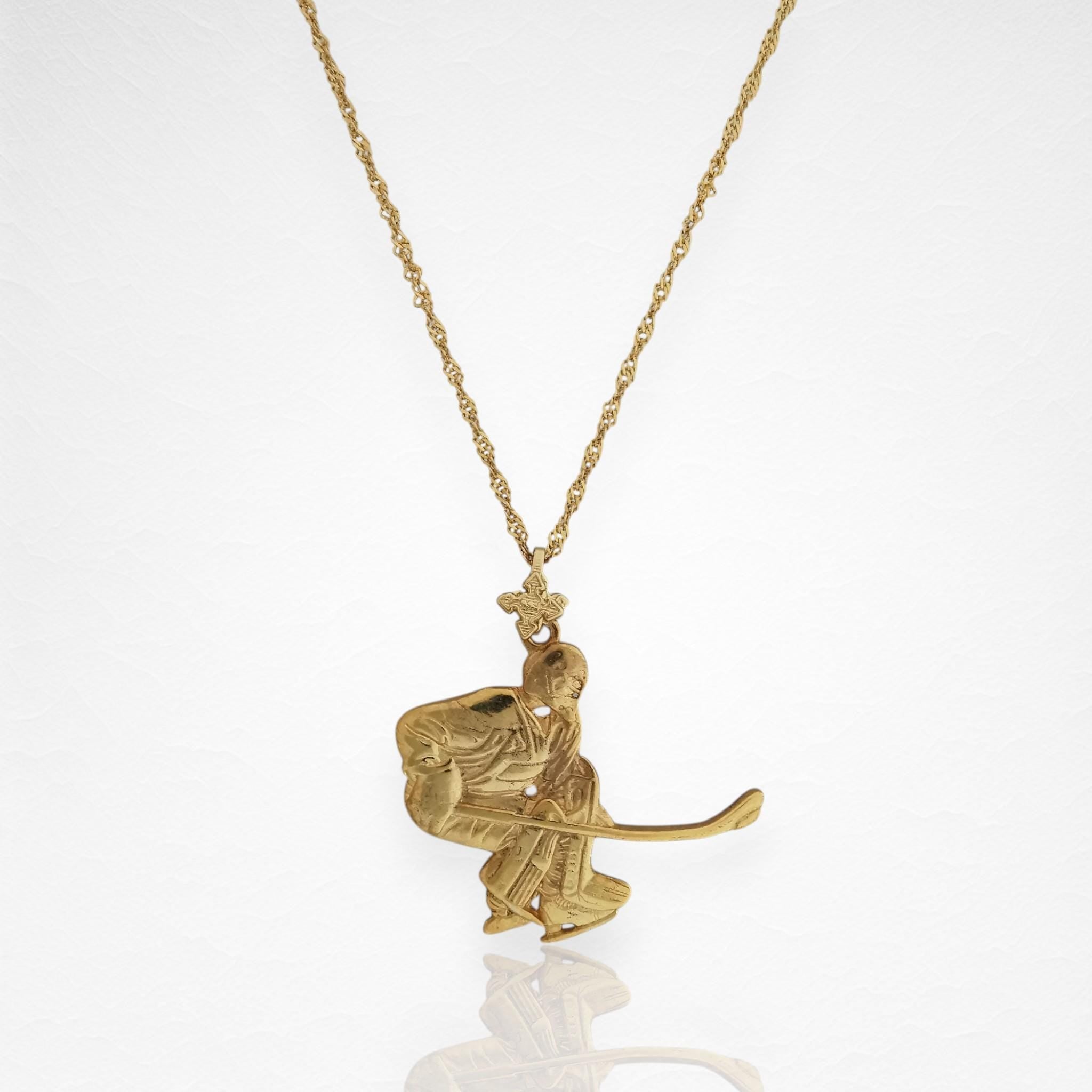 Хокеист (вратар) – Мъжки спортен медальон от сребро 925 с позлатено покритие – Ръчно изработено спортно бижу – Идеален подарък за мъж, фен на хокея – SSJ