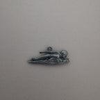 Плувец (бътерфлай) – Мъжки спортен медальон от сребро 925 с оксидирано покритие – Ръчно изработено спортно бижу – Идеален подарък за мъж, фен на плуването – SSJ