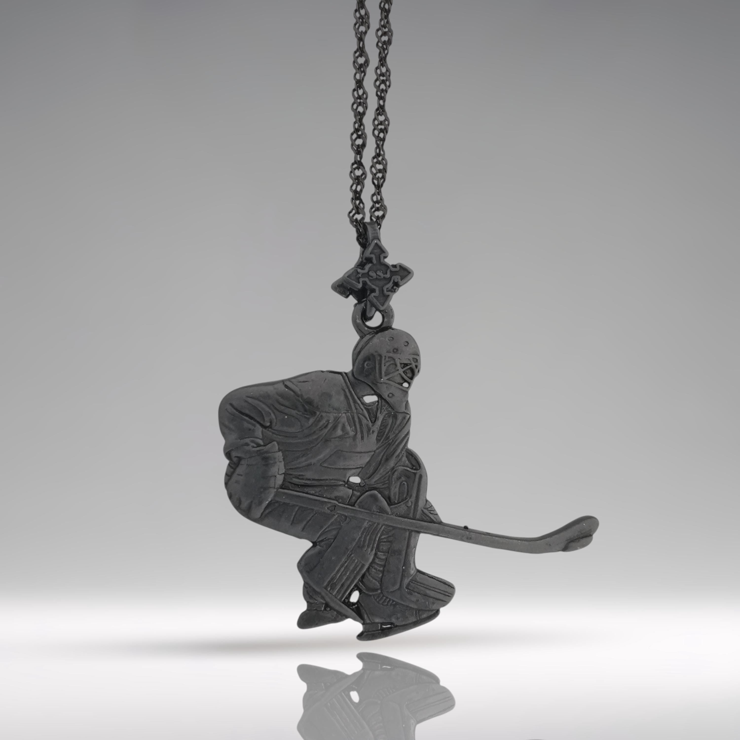 Хокеист (вратар) – Мъжки спортен медальон от сребро 925 с оксидирано покритие – Ръчно изработено спортно бижу – Идеален подарък за мъж, фен на хокея – SSJ