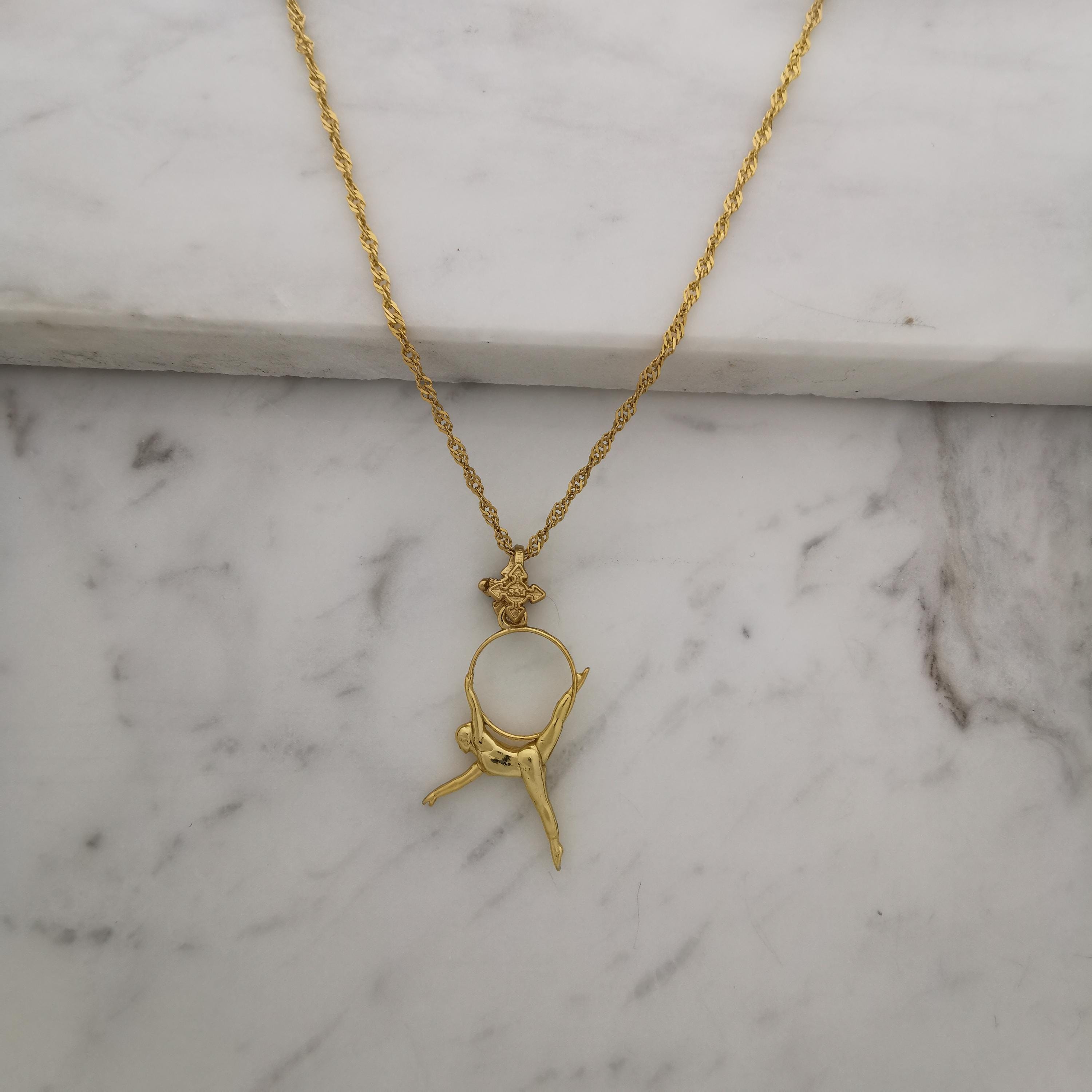 Въздушна акробатика – Женски спортен медальон от сребро 925 с 18K позлатено покритие – Ръчно изработено бижу талисман за гимнастички и танцьорки – Идеален подарък за спортист, треньор или фен – SSJ