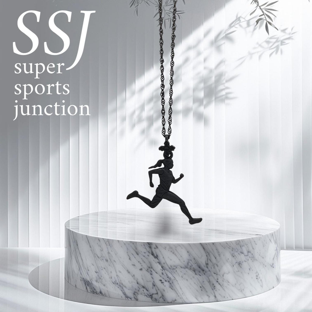 Атлетка – Женски спортен медальон за бегачки, спринтьорки и маратонки от сребро 925 с оксидирано покритие – Ръчно изработено бижу талисман за лекоатлетки – SSJ