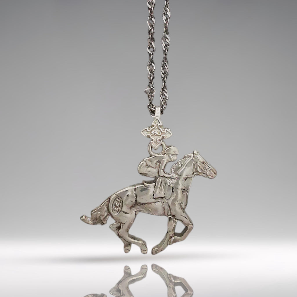 Жокей – Мъжки спортен медальон със състезателен кон – Класическо сребро 925 – Ръчно изработено бижу/талисман конен спорт – Идеален подарък – SSJ