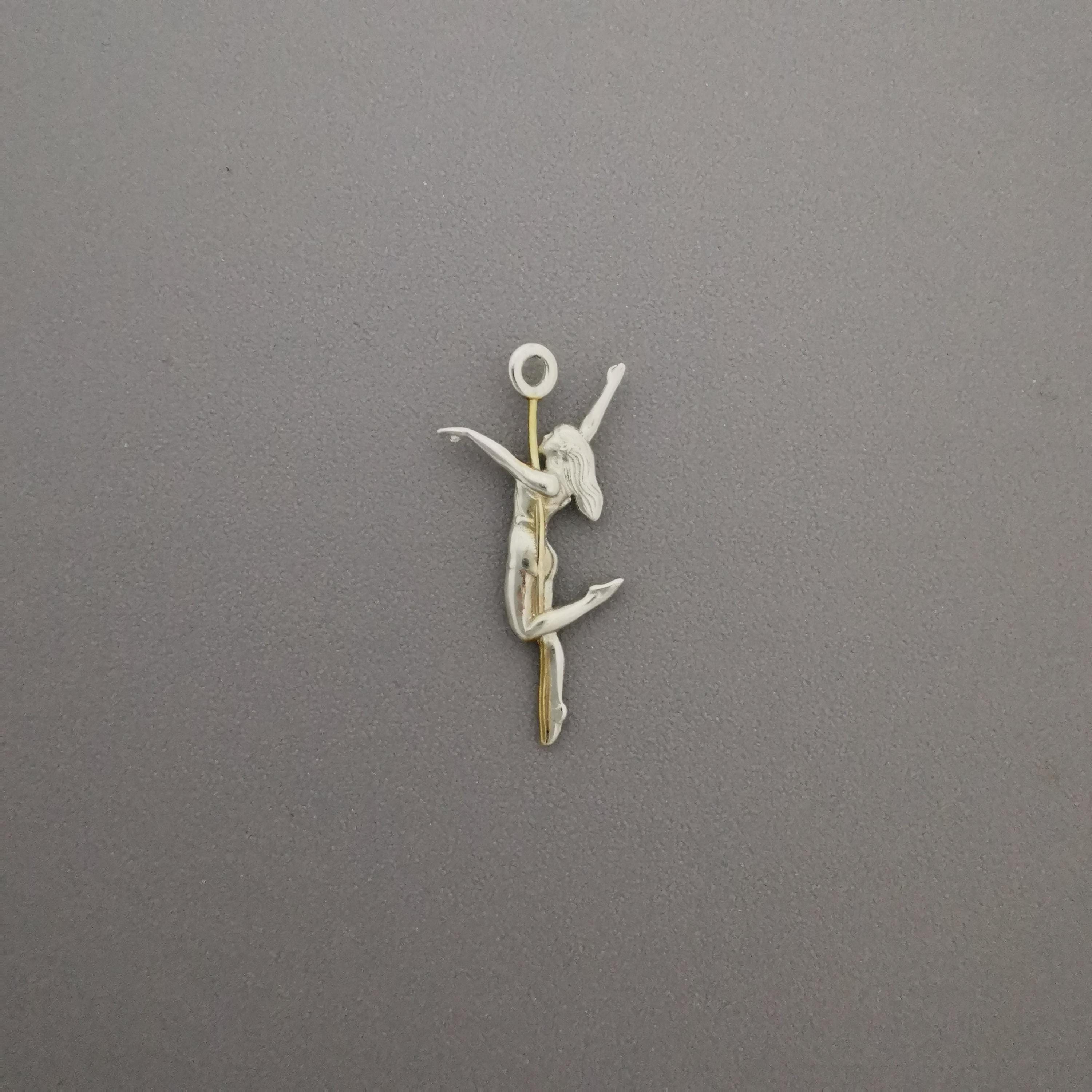 Pole Dance (Танци на пилон) – Дамски спортен медальон от сребро 925 с частично позлатено покритие – Ръчно изработено спортно бижу – Идеален подарък за жена, фенка на гимнастиката – SSJ