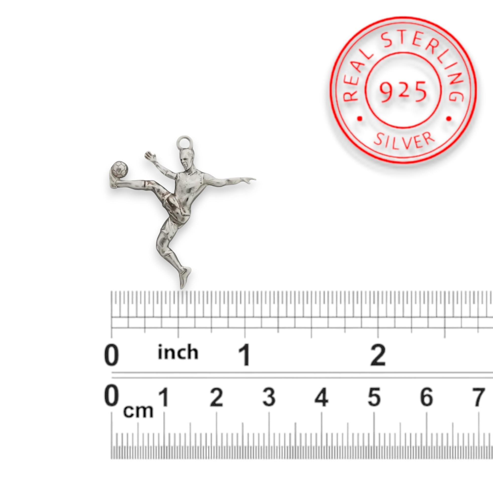 Футболист (воле) – Мъжки спортен медальон от сребро 925 с класическо покритие – Ръчно изработено спортно бижу – Идеален подарък за мъж, фен на футбола – SSJ