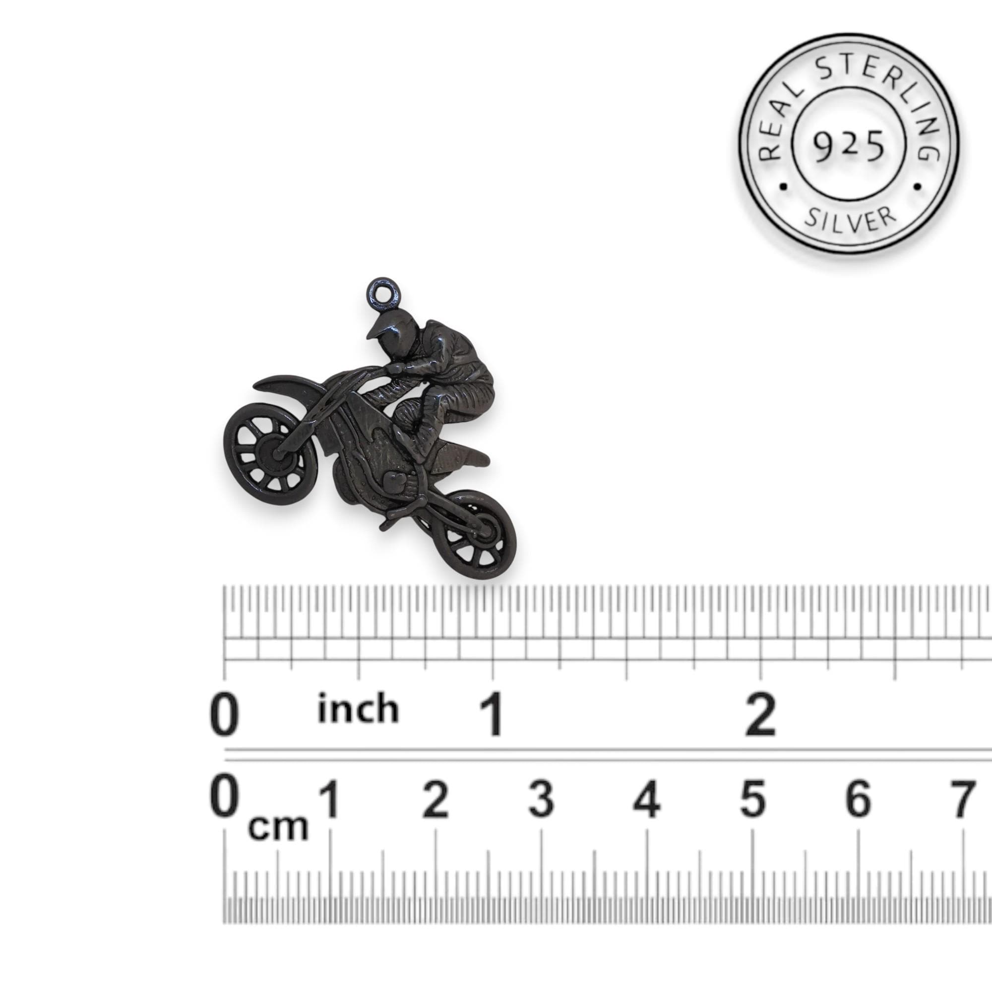 Мотокрос скок – Мъжки спортен медальон от сребро 925 с оксидирано покритие – Ръчно изработено спортно бижу – Идеален подарък за мъж, фен на мотокроса – SSJ