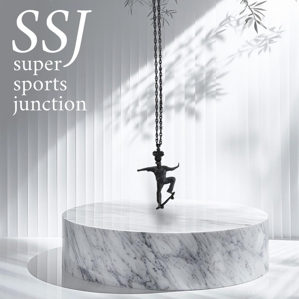 Скейтбордист – Мъжки спортен медальон от сребро 925 с оксидирано покритие – Ръчно изработено спортно бижу – Идеален подарък за мъж, фен на скейтборда – SSJ