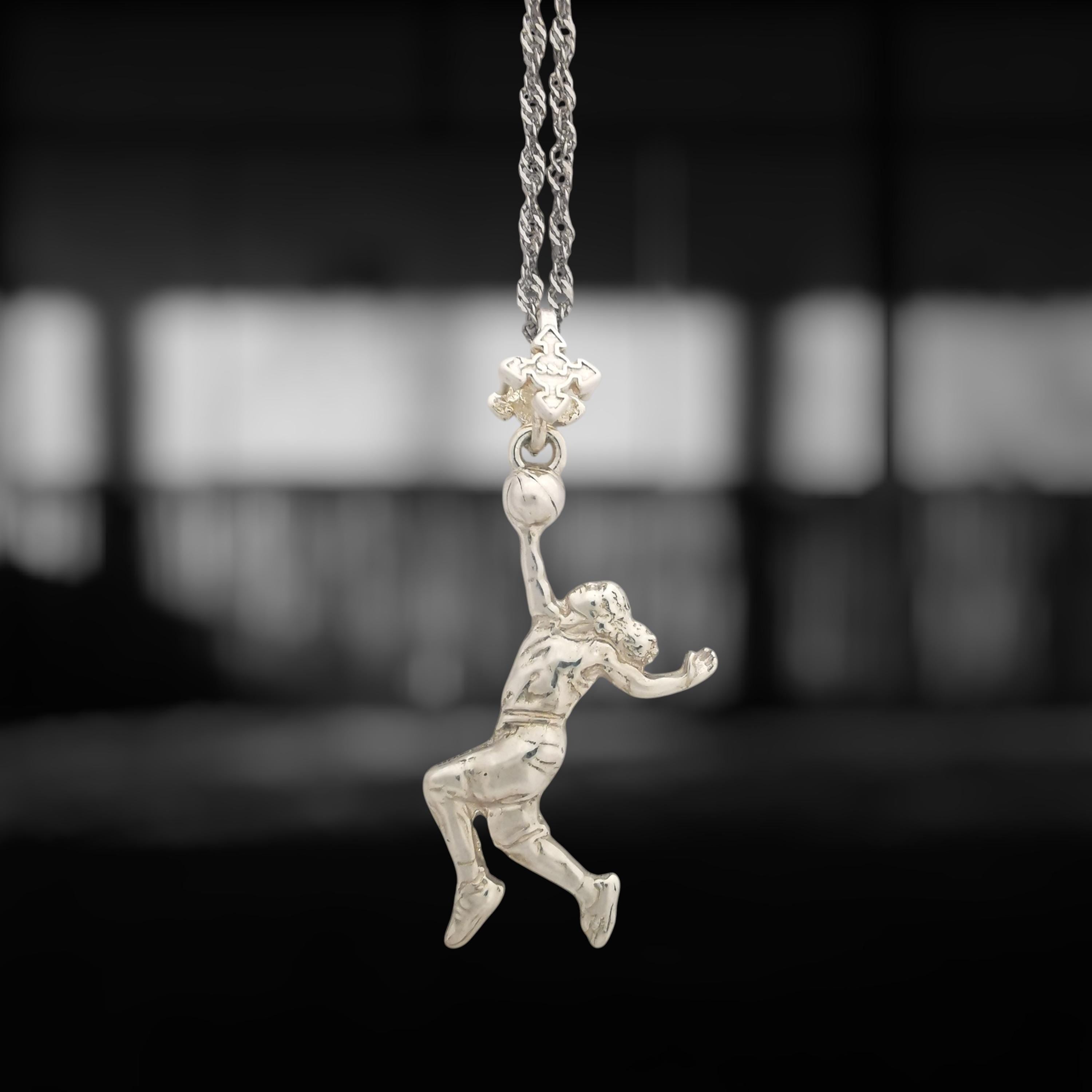 Баскетбол – Женски спортен медальон от сребро 925 с класическо полирано покритие – Ръчно изработено бижу талисман за баскетболистки и фенки на спорта – Идеален подарък за спортист, треньор или почитател – SSJ