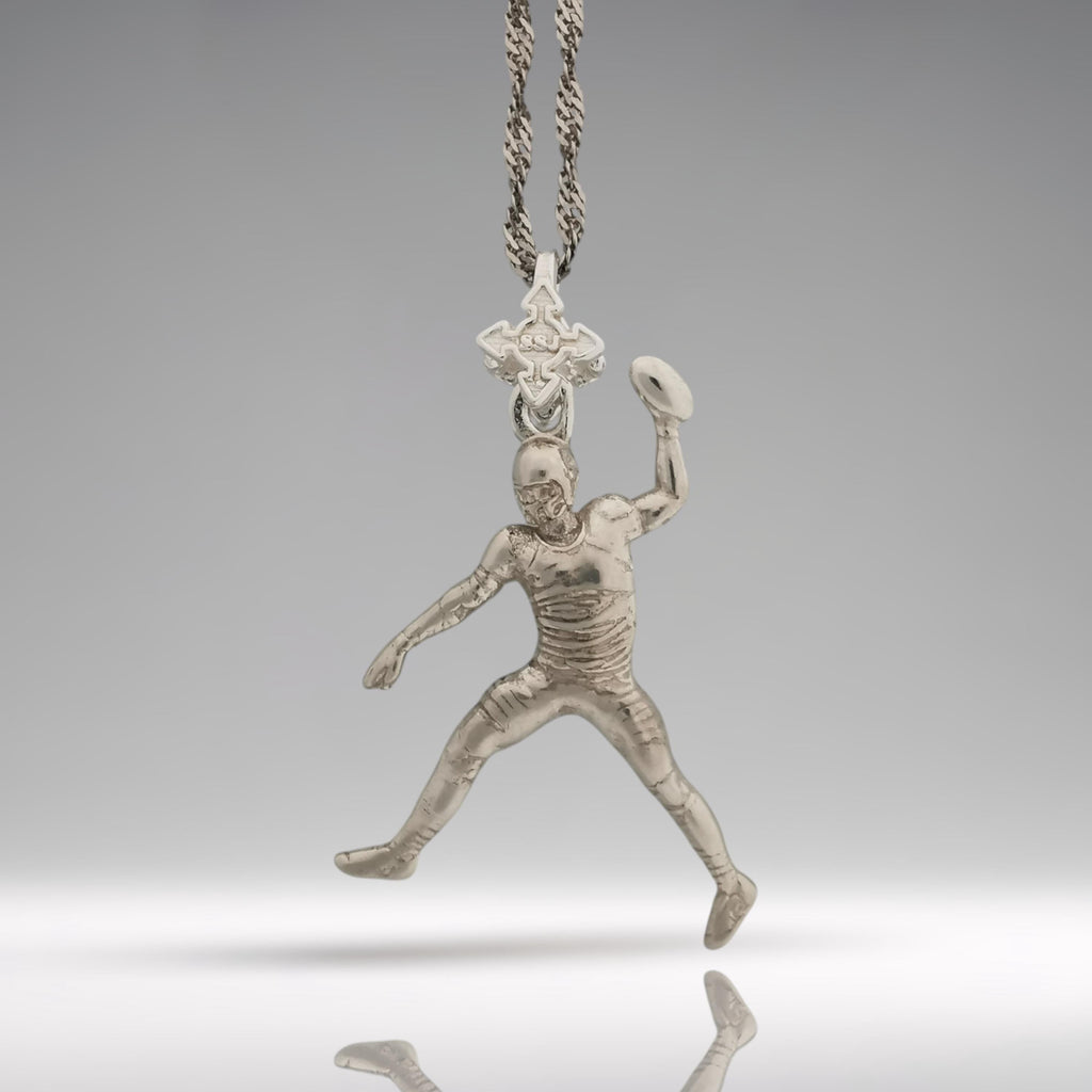 Американски футбол – Мъжки спортен медальон от сребро 925 с класическо полирано покритие – Ръчно изработено бижу талисман за спортисти и фенове – Идеален подарък за играч, треньор или почитател – SSJ