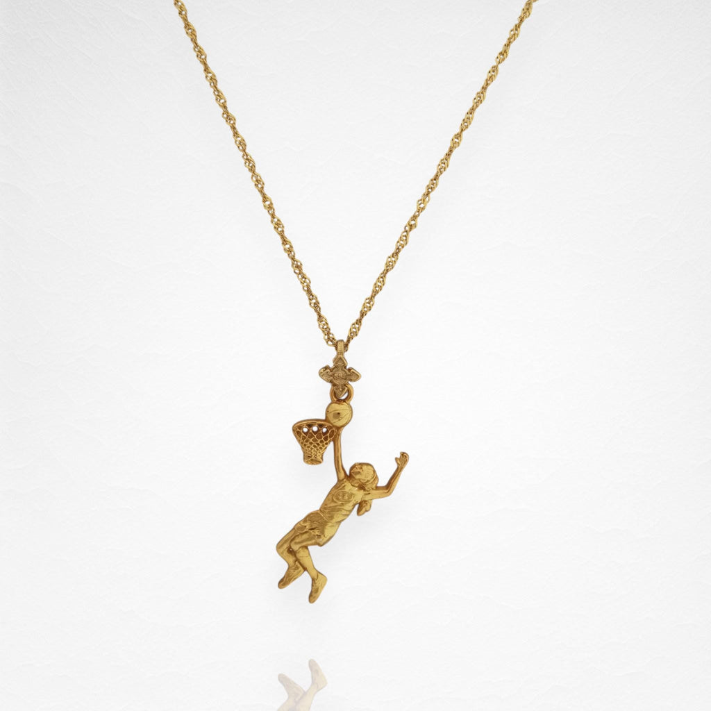 Баскетбол – Женски спортен медальон от сребро 925 с позлатено покритие – Ръчно изработено бижу талисман за баскетболистки и фенки на спорта – Идеален подарък за спортист, треньор или почитател – SSJ