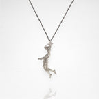 Футболист (удар с глава) – Мъжки спортен медальон от сребро 925 с класическо покритие – Ръчно изработено спортно бижу – Идеален подарък за мъж, фен на футбола – SSJ