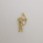 Стрелба с лък – Дамски спортен медальон от сребро 925 с позлатено покритие – Ръчно изработено спортно бижу – Идеален подарък за жена, фенка на стрелбата с лък – SSJ