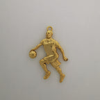 Баскетбол – Мъжки спортен медальон от сребро 925 с позлатено покритие – Ръчно изработено бижу талисман за баскетболисти и фенове – Идеален подарък за спортист, треньор или почитател – SSJ