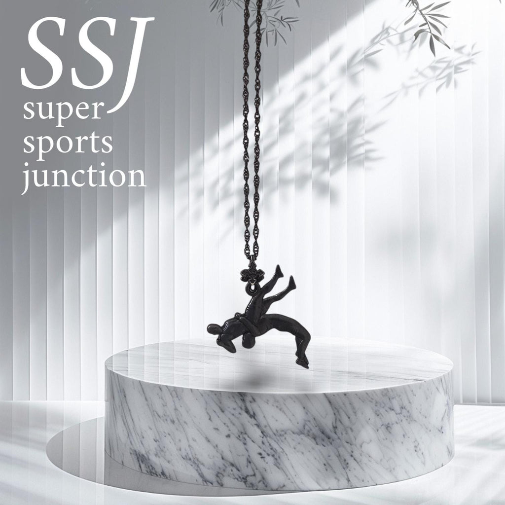 Борец – Мъжки спортен медальон за борба от сребро 925 с оксидирано покритие – Ръчно изработено бижу талисман за спортисти и фенове на бойните изкуства – SSJ