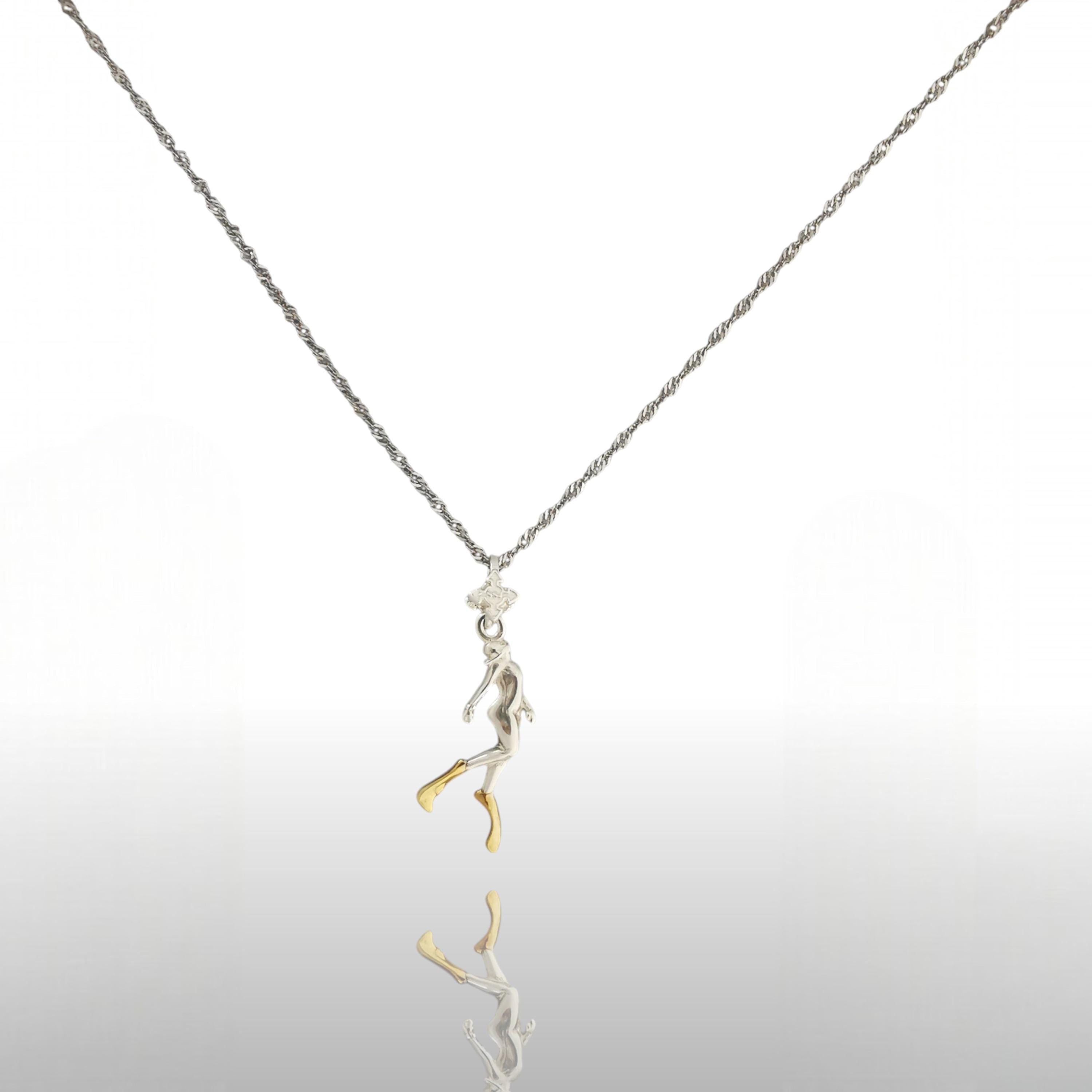 Водолаз – Дамски медальон Гмуркач от сребро 925 с частично позлатено покритие – Ръчно изработено бижу Дайвинг за любителки на морето и подводните приключения – SSJ