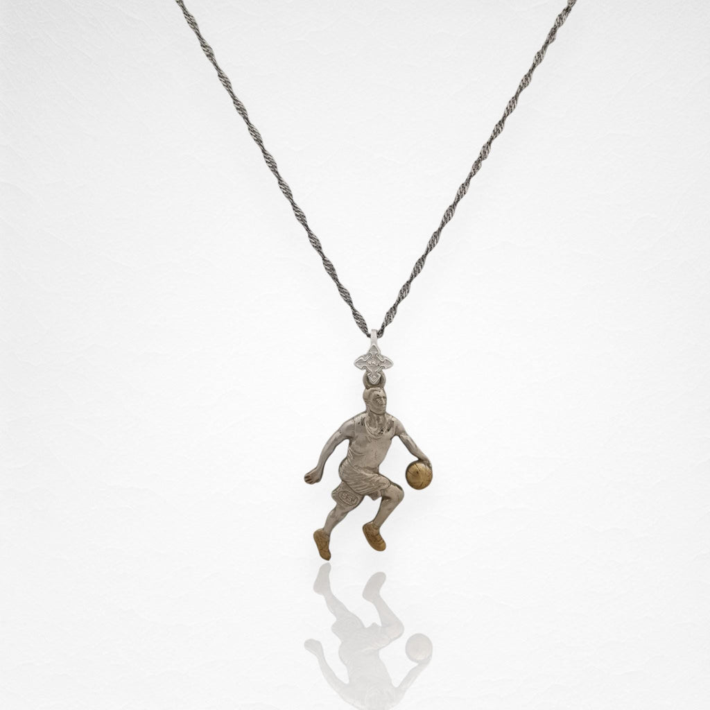 Баскетбол – Мъжки спортен медальон от сребро 925 с частично позлатено покритие – Ръчно изработено бижу талисман за баскетболисти и фенове – Идеален подарък за спортист, треньор или почитател – SSJ