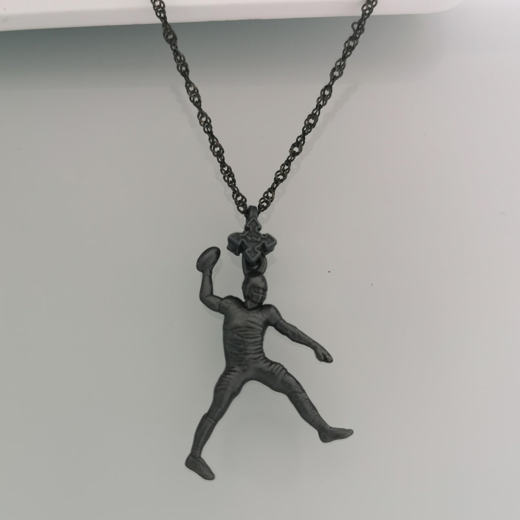 Американски футбол – Мъжки спортен медальон от сребро 925 с оксидирано покритие – Ръчно изработено бижу талисман за спортисти и фенове на футбола – Идеален подарък за играч, треньор или почитател – SSJ