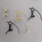 Овчарски скок – Мъжки спортен медальон от сребро 925 в класическо сребро – Ръчно изработено спортно бижу – Идеален подарък за мъж, фен на леката атлетика – SSJ