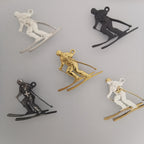 Скиор – Унисекс спортен медальон от сребро 925 с частично позлатено покритие – Ръчно изработено спортно бижу – Идеален подарък за фен на зимните спортове – SSJ