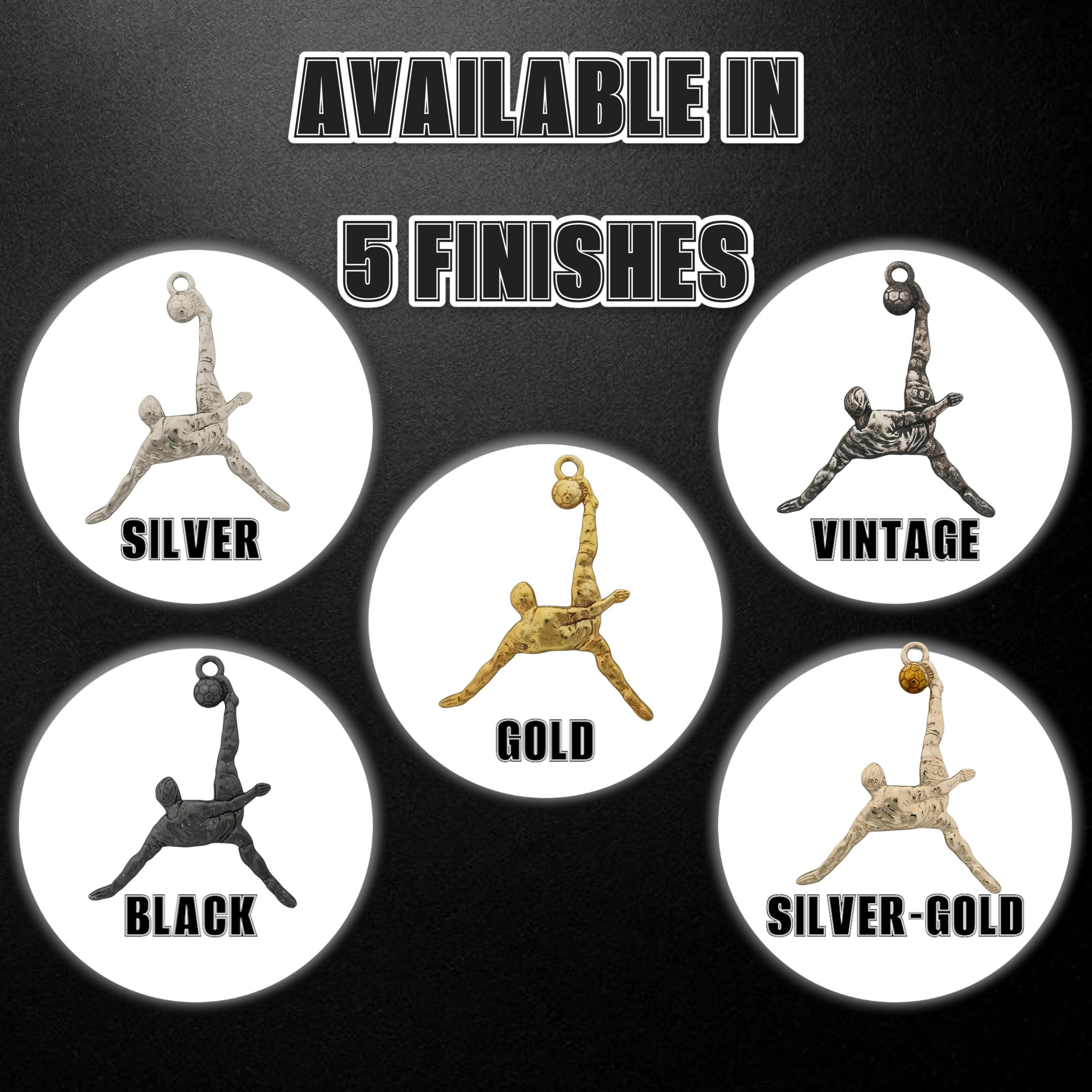 Футболист (задна ножица) – Мъжки спортен медальон от сребро 925 с класическо покритие – Ръчно изработено спортно бижу – Идеален подарък за мъж, фен на футбола – SSJ