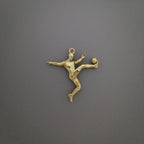 Футболист (воле) – Мъжки спортен медальон от сребро 925 с позлатено покритие – Ръчно изработено спортно бижу – Идеален подарък за мъж, фен на футбола – SSJ