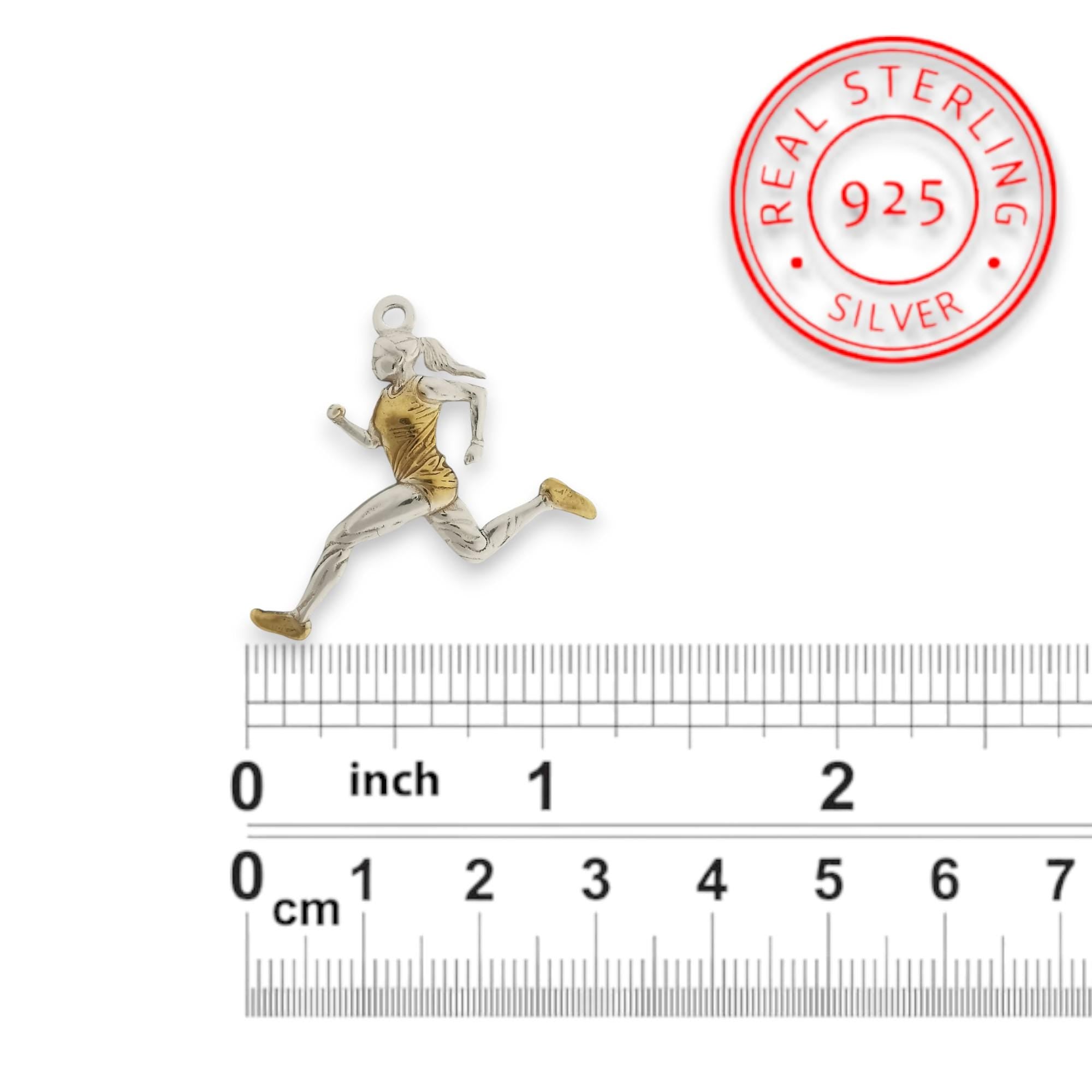 Атлетка – Женски спортен медальон за бегачки, спринтьорки и маратонки от сребро 925 с частично позлатено покритие – Ръчно изработено бижу талисман за лекоатлетки – SSJ