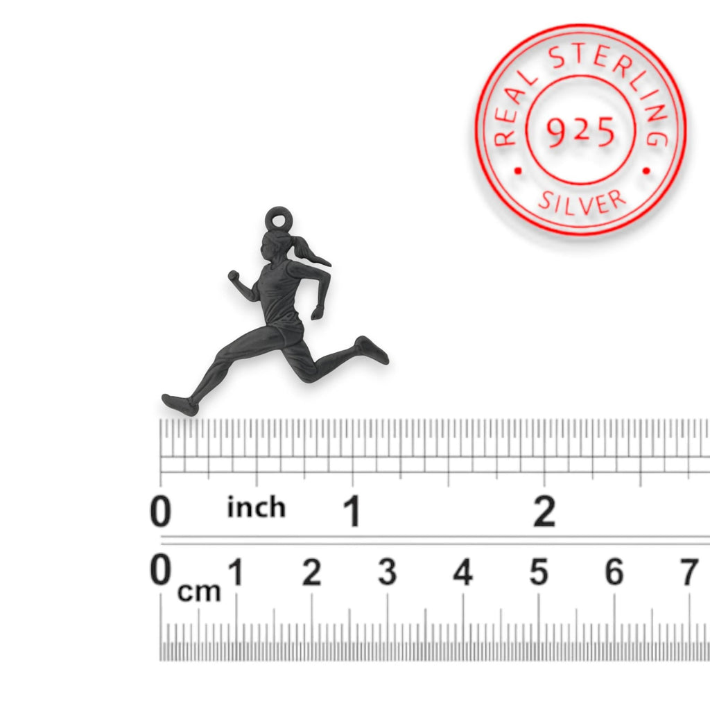 Атлетка – Женски спортен медальон за бегачки, спринтьорки и маратонки от сребро 925 с оксидирано покритие – Ръчно изработено бижу талисман за лекоатлетки – SSJ