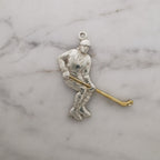 Хокеист – Мъжки спортен медальон от сребро 925 с частично позлатено покритие – Ръчно изработено спортно бижу – Идеален подарък за мъж, фен на хокея – SSJ