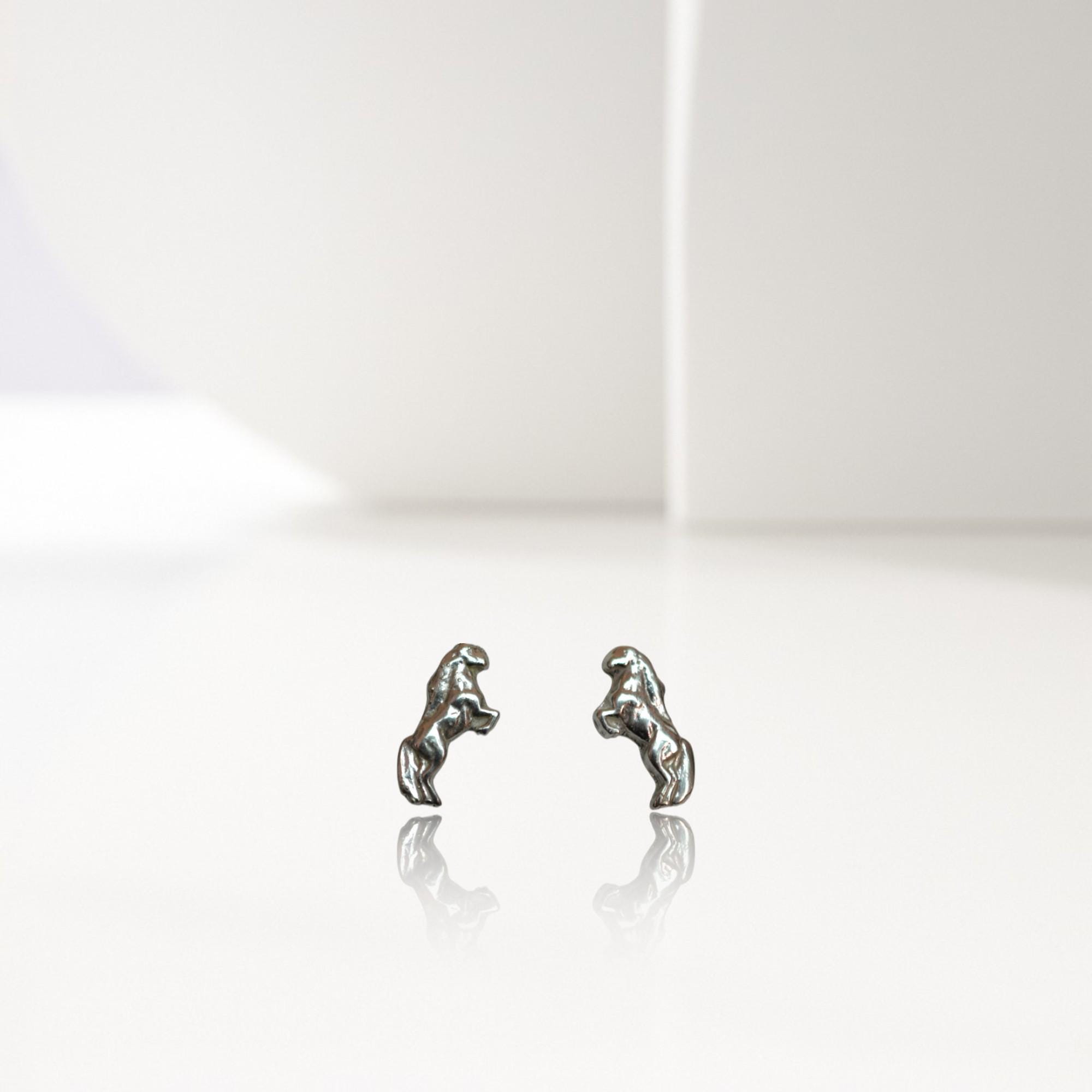 Кон – Дамски обеци – Класическо сребро 925 – Ръчно изработени спортни бижута/талисмани конен спорт – Идеален подарък за жена – SSJ