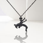 Борец – Мъжки спортен медальон за борба от сребро 925 с оксидирано покритие – Ръчно изработено бижу талисман за спортисти и фенове на бойните изкуства – SSJ