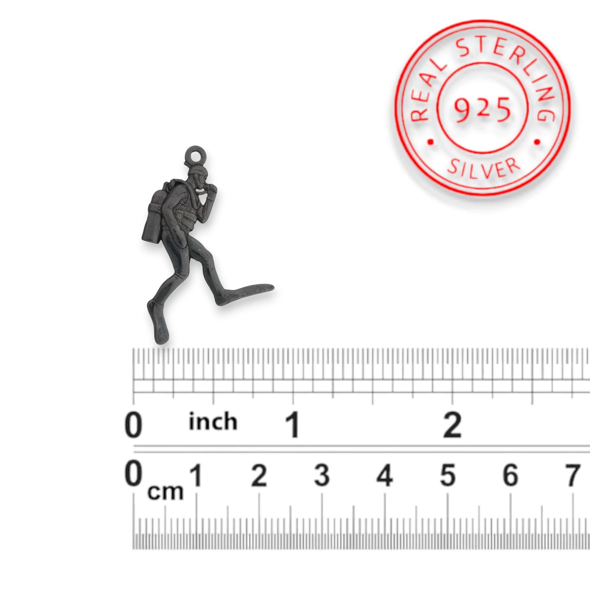 Гмуркач – Мъжки медальон Водолаз от сребро 925 с оксидирано покритие – Ръчно изработено бижу Дайвинг за любители на морето и подводните спортове – SSJ