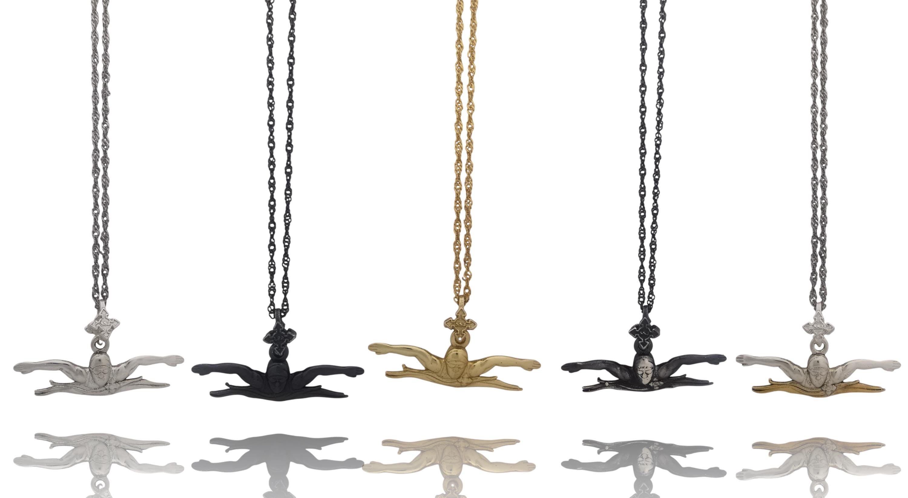 Плуване (Бътерфлай) – Мъжки спортен медальон от сребро 925 с винтидж покритие – Ръчно изработено спортно бижу – Идеален подарък за мъж, фен на плуването – SSJ