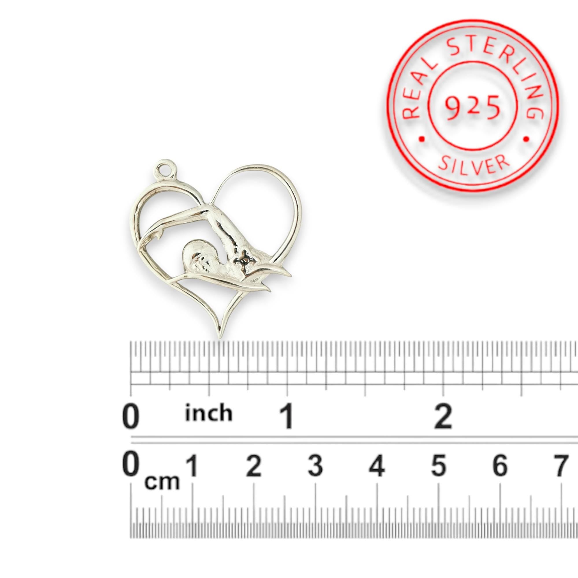 Любов към плуването – Дамски спортен медальон от сребро 925 с класическо покритие – Ръчно изработено спортно бижу – Идеален подарък за жена, фенка на плуването – SSJ