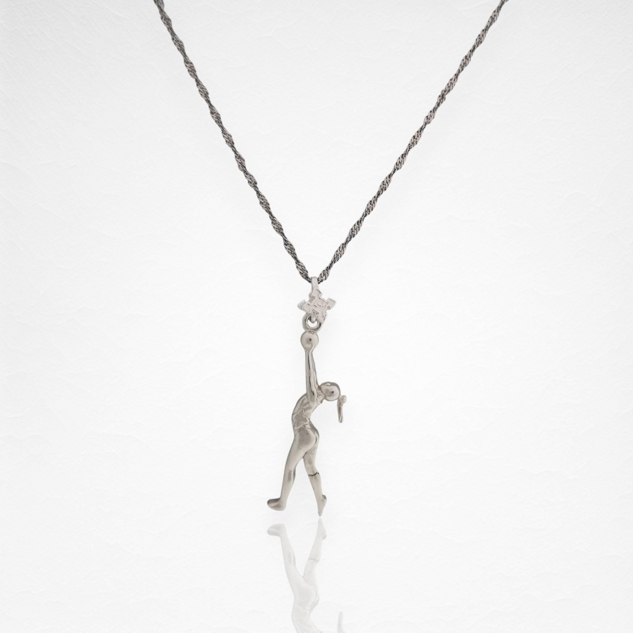 Художествена гимнастика (съчетание с топка) – Дамски спортен медальон от сребро 925 в класическо сребро – Ръчно изработено спортно бижу – Идеален подарък за жена, фенка на художествената гимнастика – SSJ