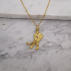 Хокеист (удар с шайба) – Мъжки спортен медальон от сребро 925 с позлатено покритие – Ръчно изработено спортно бижу – Идеален подарък за мъж, фен на хокея – SSJ