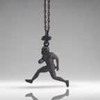 Американски футбол – Мъжки спортен медальон от сребро 925 с оксидирано покритие – Ръчно изработено бижу талисман за спортисти и фенове – Идеален подарък за играч, треньор или почитател – SSJ