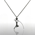 Овчарски скок – Мъжки спортен медальон от сребро 925 с оксидирано покритие – Ръчно изработено спортно бижу – Идеален подарък за мъж, фен на леката атлетика – SSJ