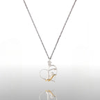 Любов към плуването – Дамски спортен медальон от сребро 925 с частично позлатено покритие – Ръчно изработено спортно бижу – Идеален подарък за жена, фенка на плуването – SSJ