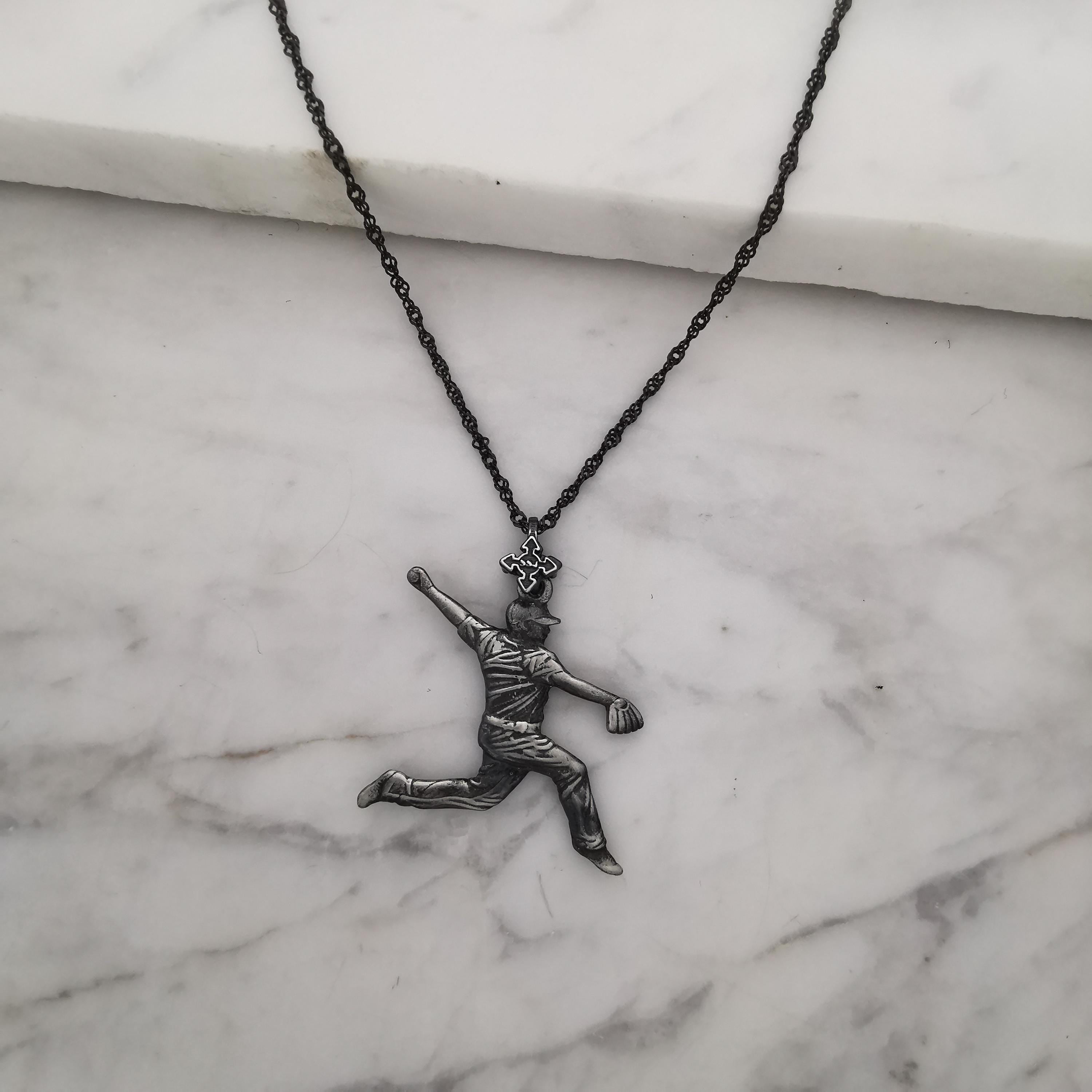 Бейзбол – Мъжки спортен медальон за бейзболист питчър от сребро 925 с винтидж покритие – Ръчно изработено бижу талисман – Идеален подарък за спортисти, треньори и фенове – SSJ