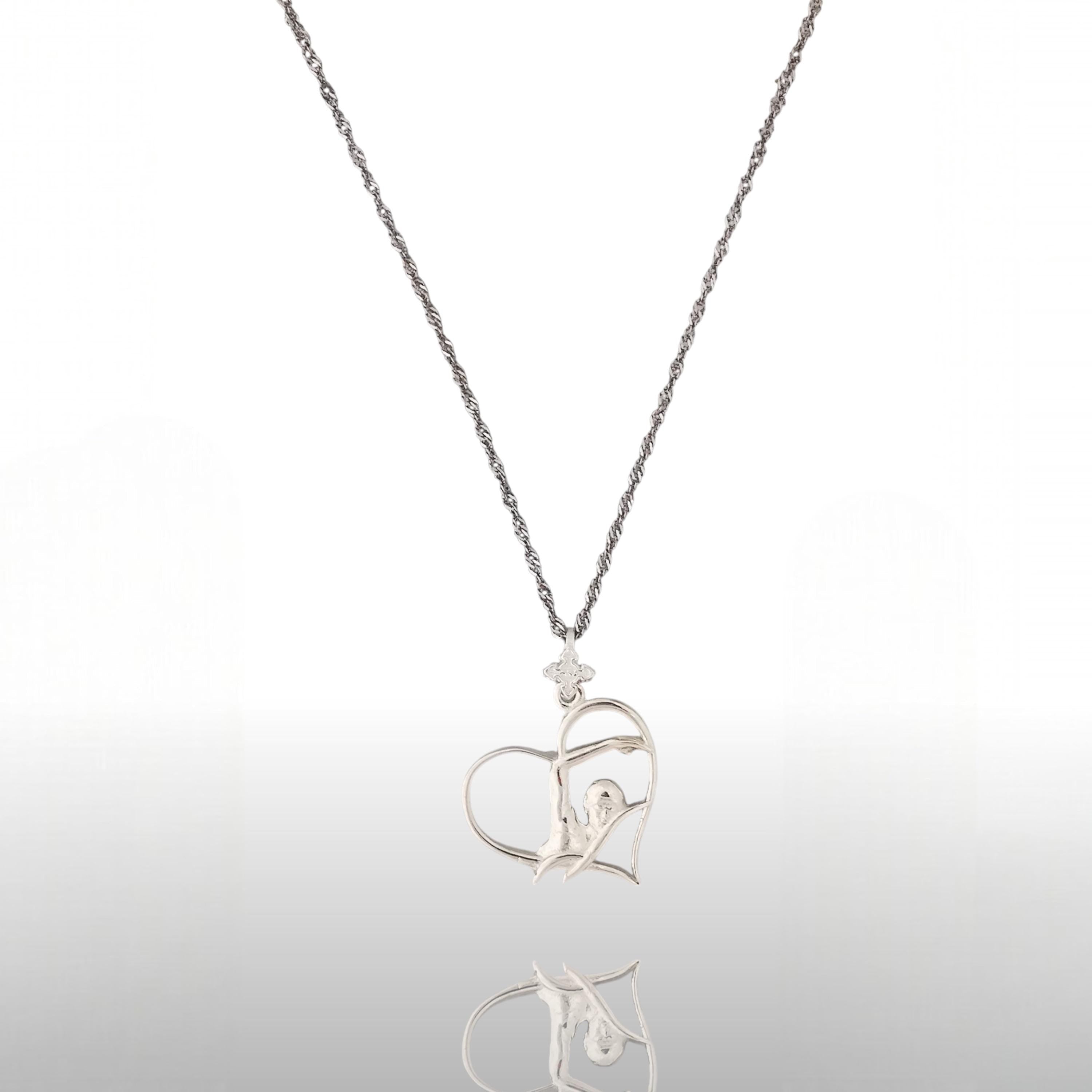 Любов към плуването – Дамски спортен медальон от сребро 925 с класическо покритие – Ръчно изработено спортно бижу – Идеален подарък за жена, фенка на плуването – SSJ