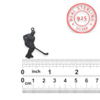 Хокеист – Мъжки спортен медальон от сребро 925 с оксидирано покритие – Ръчно изработено спортно бижу – Идеален подарък за мъж, фен на хокея – SSJ