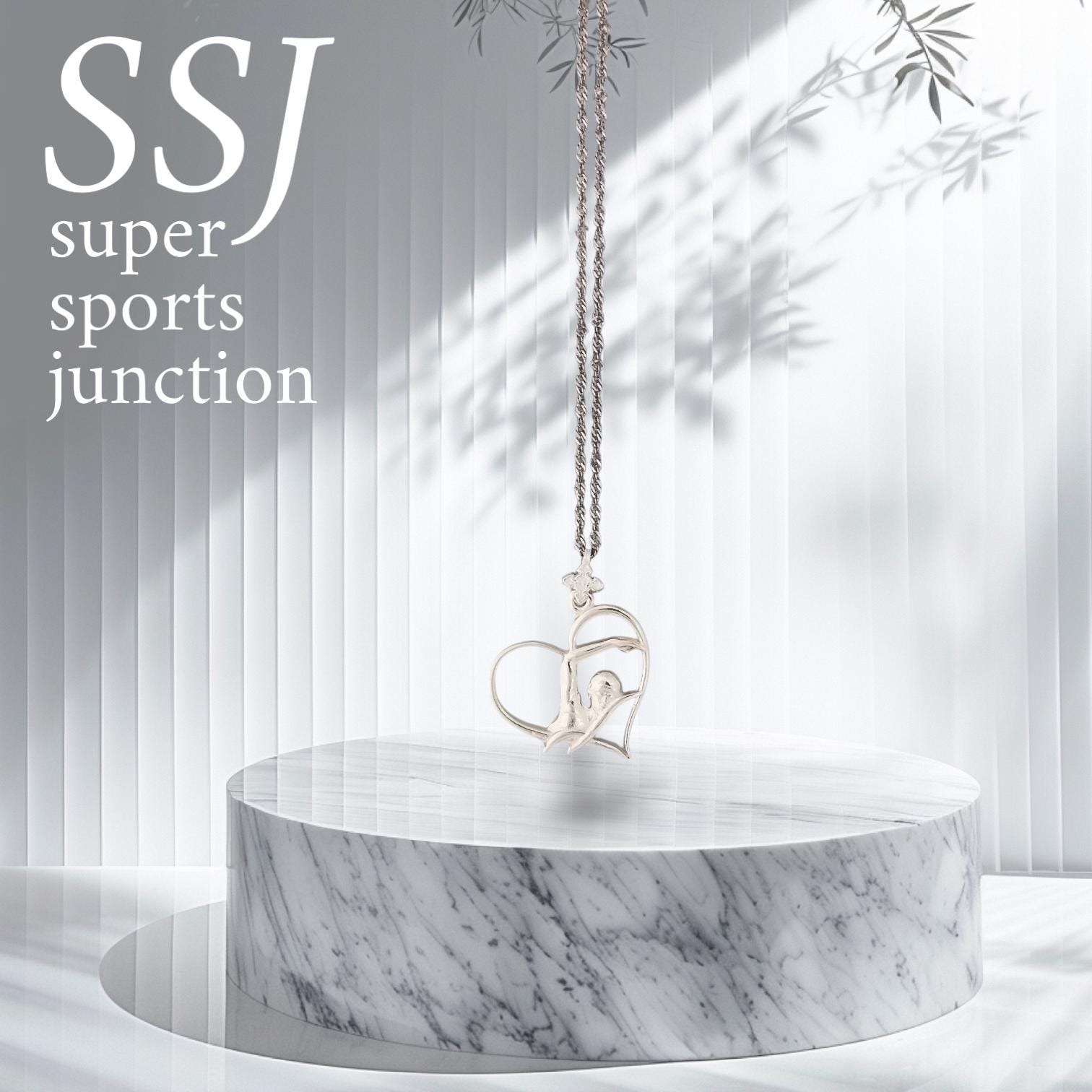 Любов към плуването – Дамски спортен медальон от сребро 925 с класическо покритие – Ръчно изработено спортно бижу – Идеален подарък за жена, фенка на плуването – SSJ