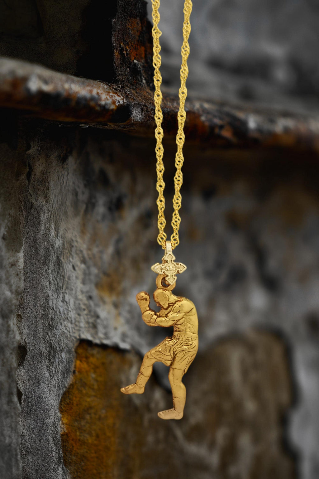 Боксьор – Мъжки спортен медальон за бойци, боксьори и MMA атлети от сребро 925 с позлатено покритие – Ръчно изработено бижу талисман за бойни изкуства – SSJ