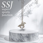 Жокей – Мъжки спортен медальон със състезателен кон – Класическо сребро 925 – Ръчно изработено бижу/талисман конен спорт – Идеален подарък – SSJ